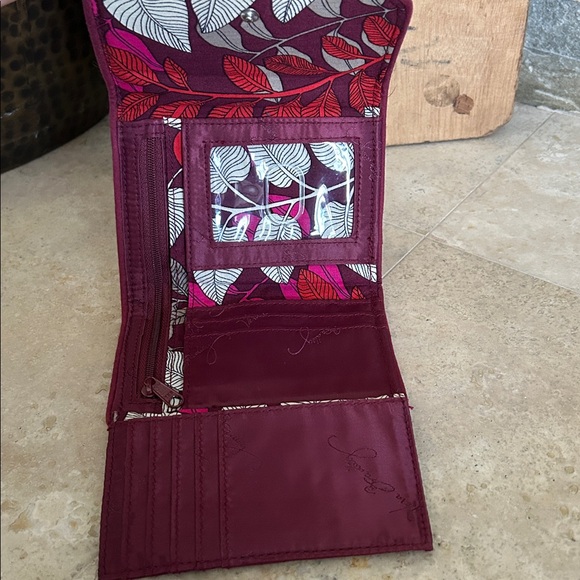 VERA BRADLEY RFID Riley Compact Wallet in the “Bohemian Blooms" pattern - Picture 5 of 7